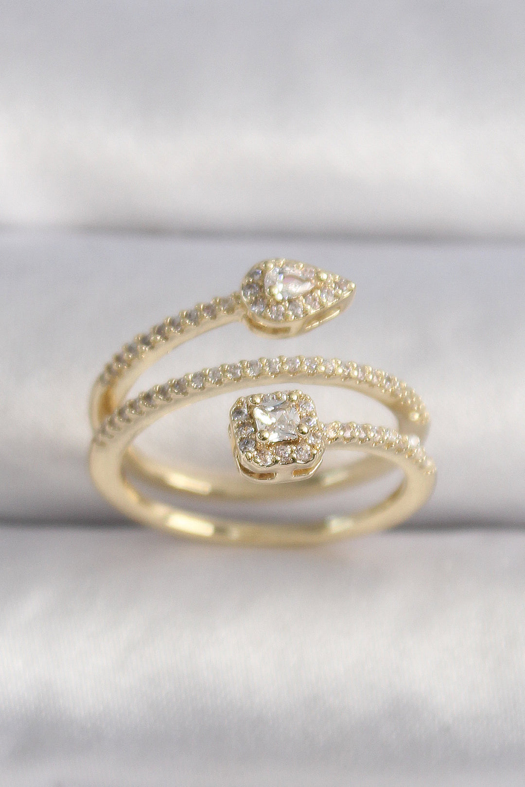 EBJ Rice Gold Color Zircon Stone Arrow Model VIP Series Women's Ring - Voznesensk