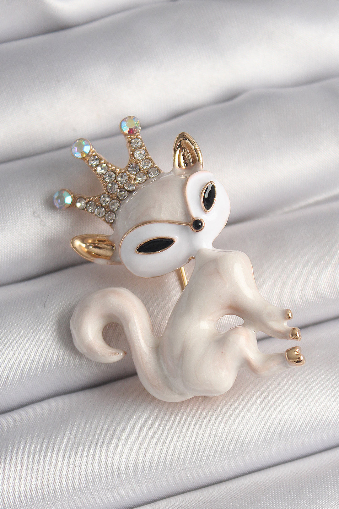 EBJ Rice Gold Color White Queen Cat Model Zircon Stone Detailed Women's Brooch - Chieri