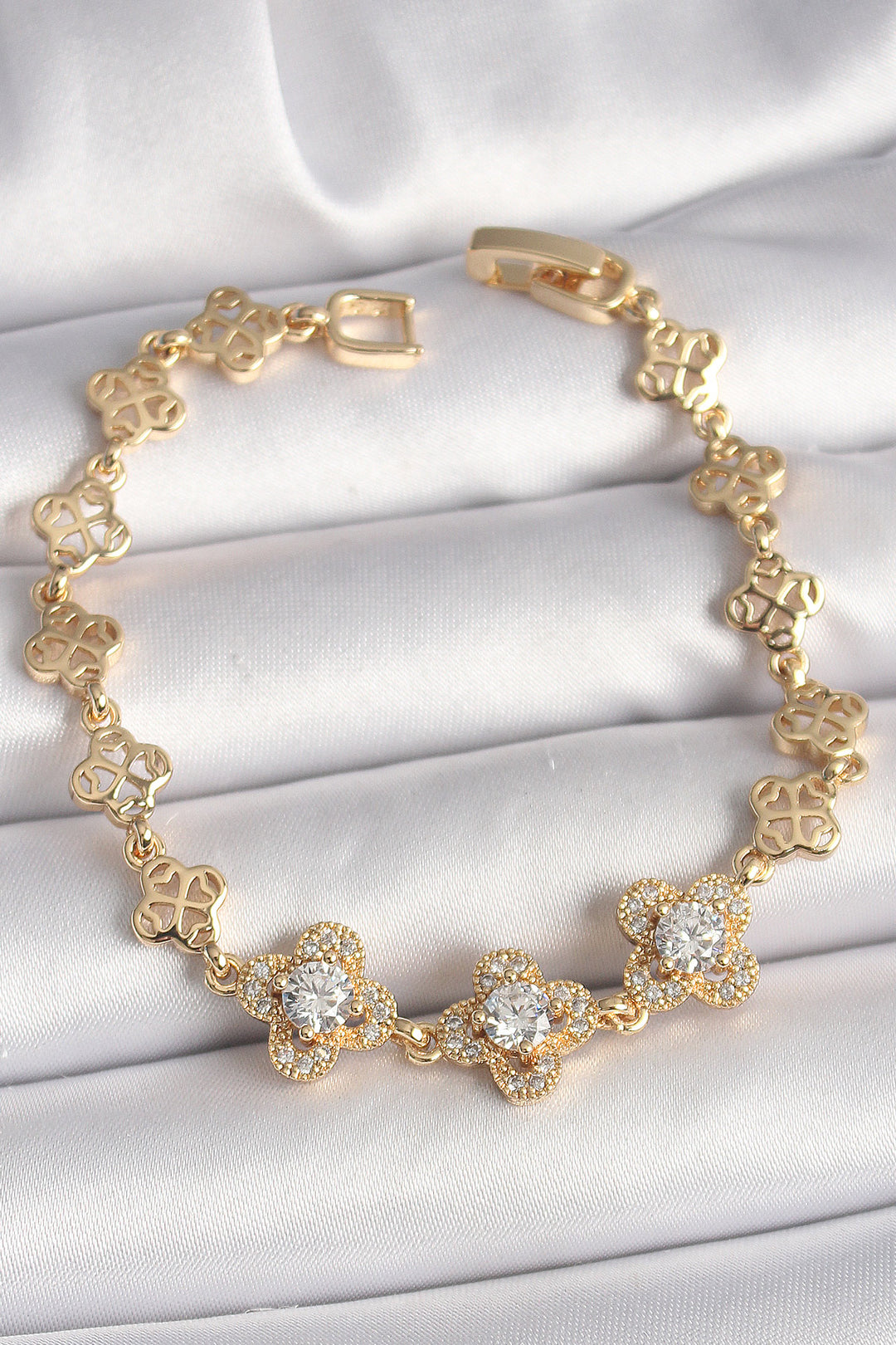 EBJ Rice Gold Color Clover Model Women's Bracelet with Zircon Stone - Mestre