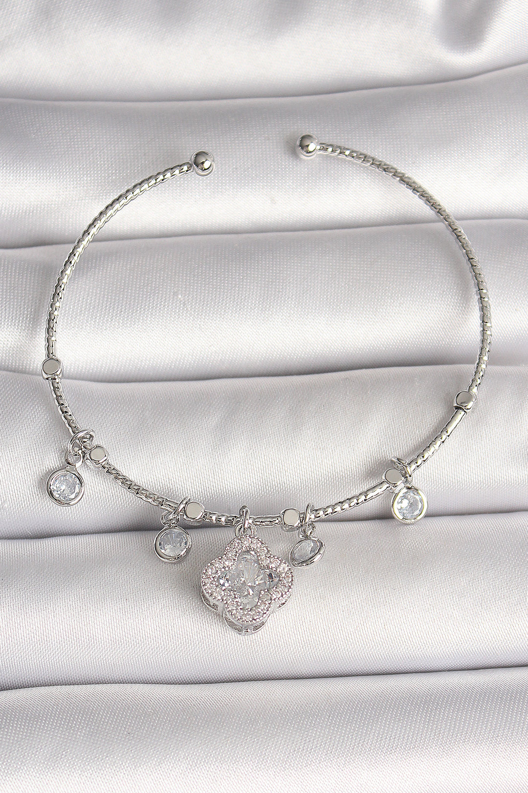 EBJ Rice Silver Color Dangle Clover Figure Charm Women's Bracelet with Zircon Stone - Greece