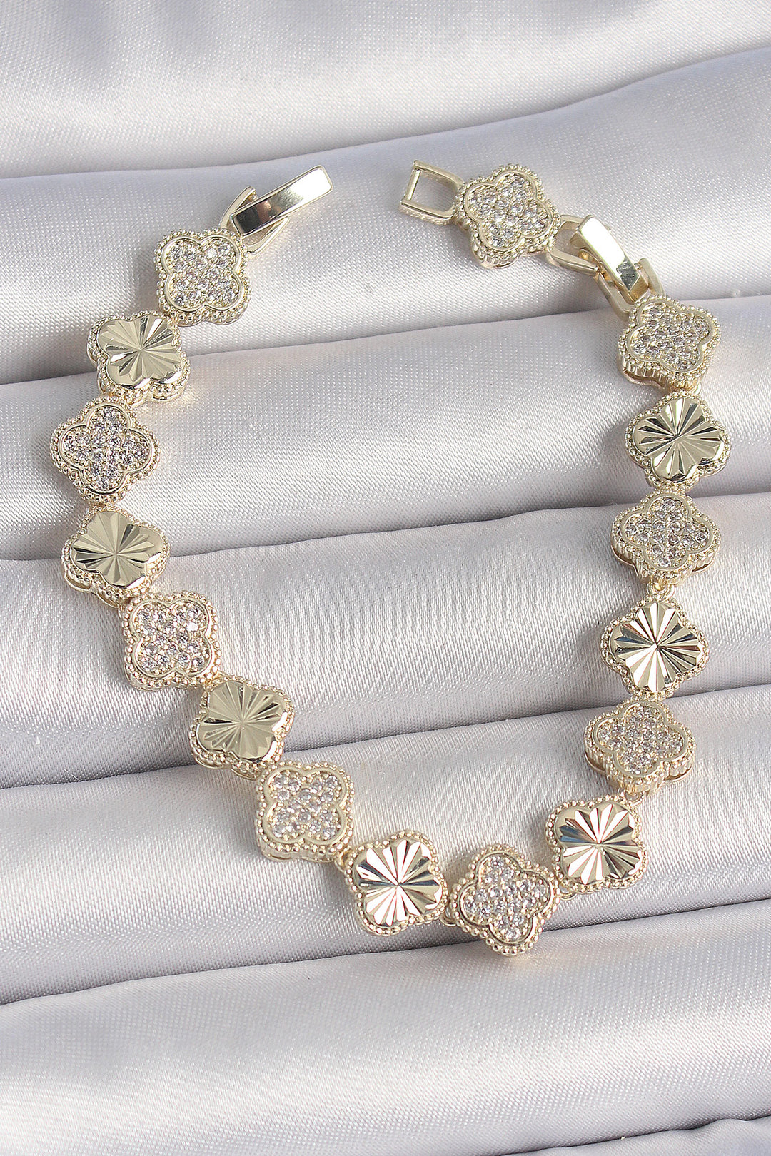 EBJ Rice Gold Color Clover Model VIP Series Exclusive Women's Bracelet with Zircon Stone Embroidery - Níkaia