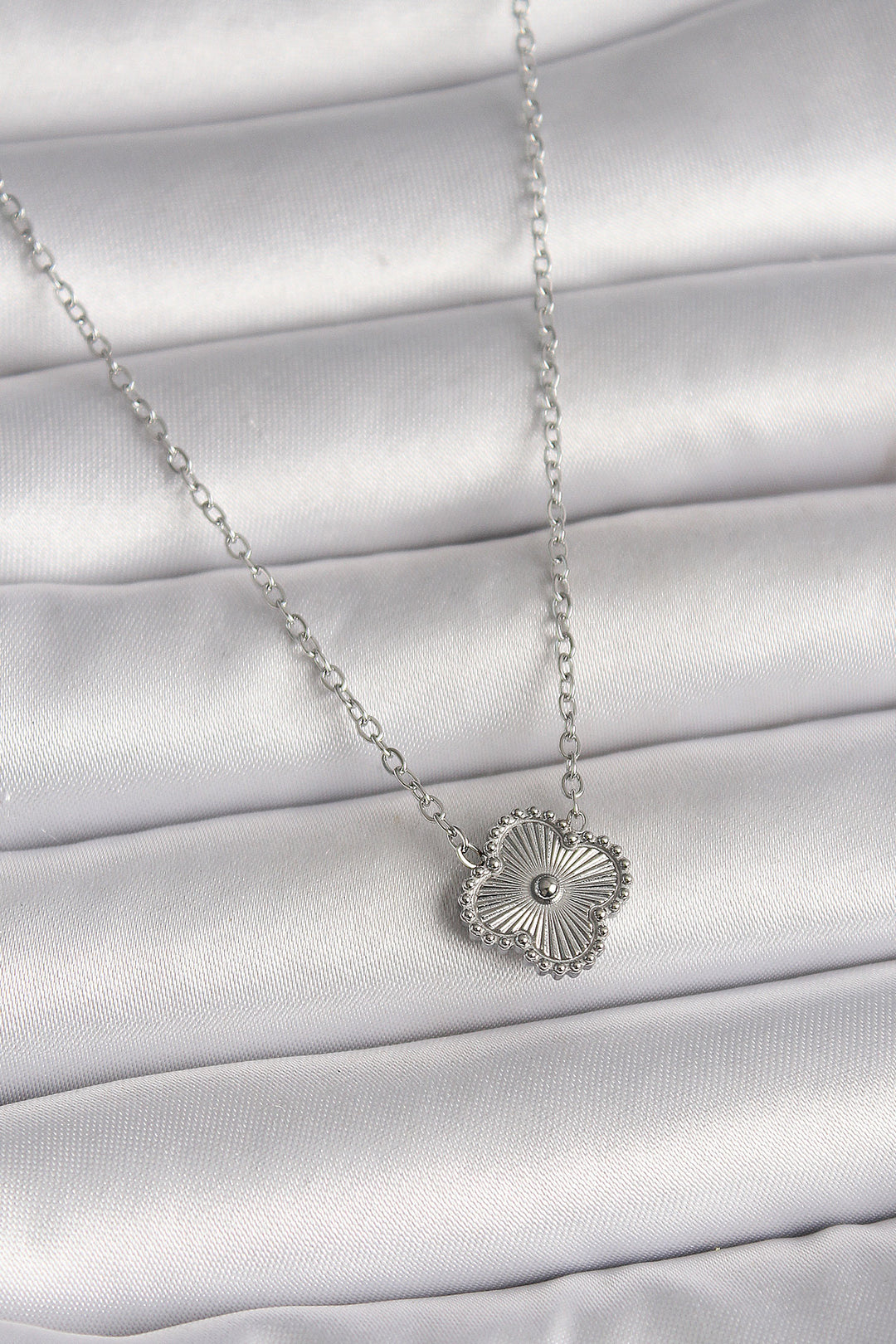 EBJ 316L Stainless Steel Silver Color Detailed Clover Model Women's Necklace - Cascina