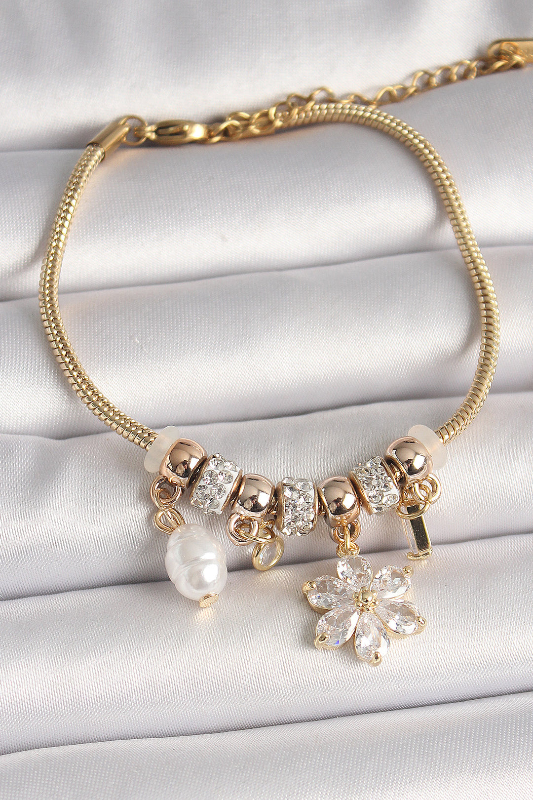 EBJ Rice Gold Color Swinging Zircon Stone Flower Model Pearl Detail Charm Women's Bracelet - Garbsen