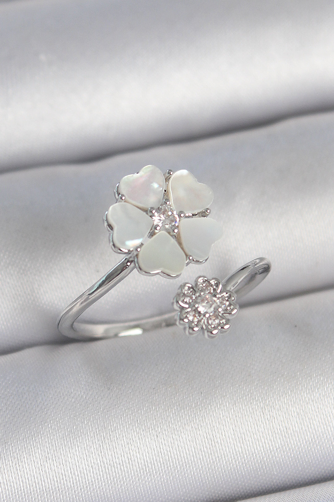 EBJ Rice Silver Color White Enamel Flower Pattern Zircon Stone Detail Women's Ring - Nijmegen