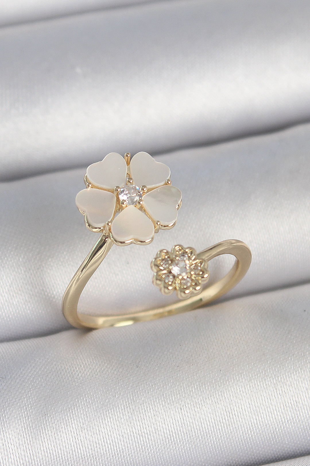 EBJ Gold Color White Enamel Flower Pattern Zircon Stone Detail Women's Ring - Settimo Torinese