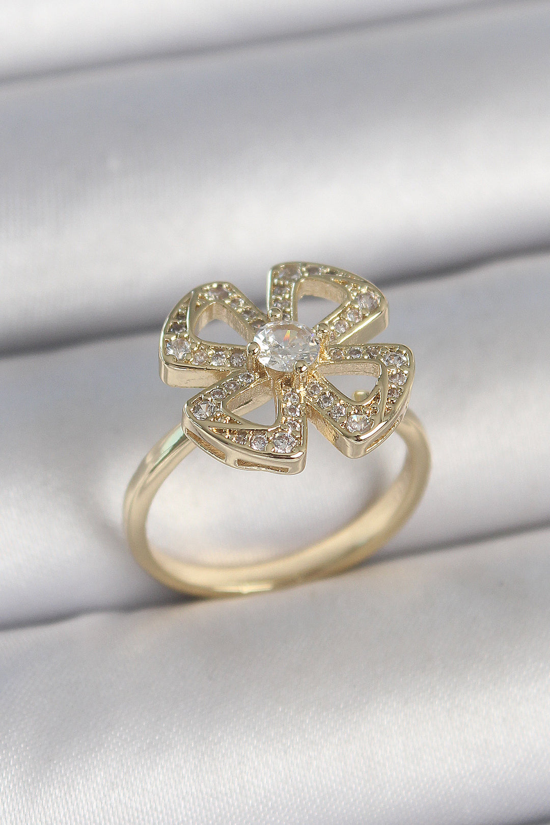 EBJ Adjustable Women's Ring with Clover Model Rice Gold Color Zircon Stone - Indio