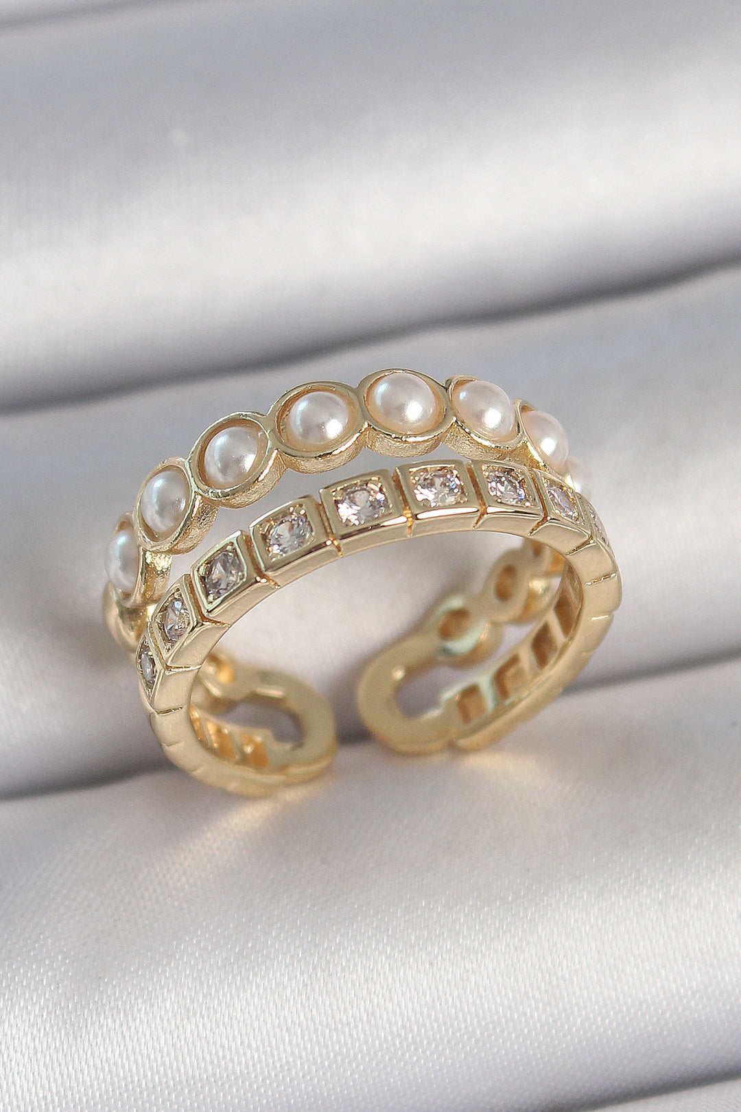 EBJ Adjustable Women's Ring with 2 Zircon Stones and Pearls in Gold Color Rice - Klinë