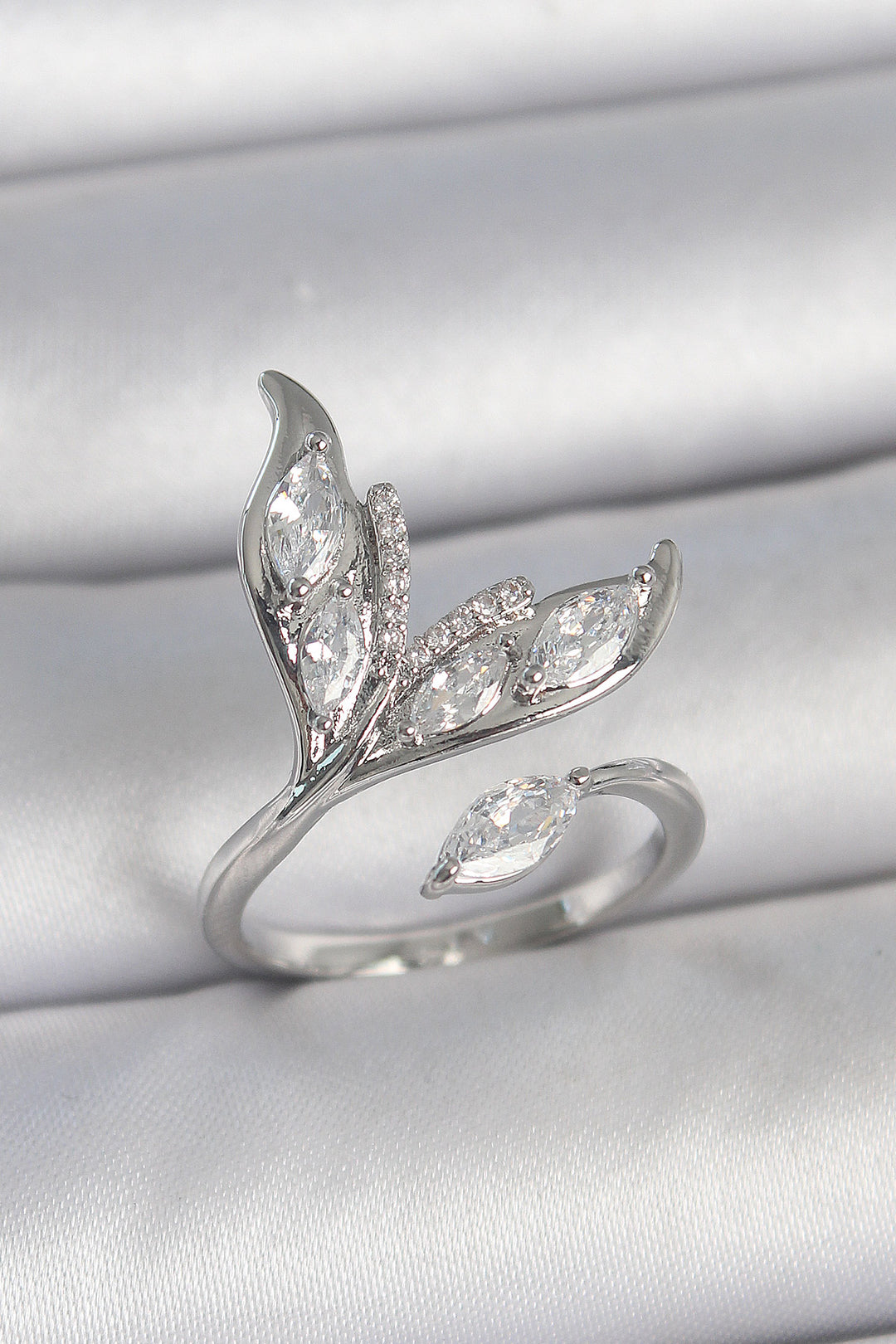 EBJ Rice Silver Color Zircon Stone Fish Tail Model Adjustable Women's Ring - Thousand Oaks