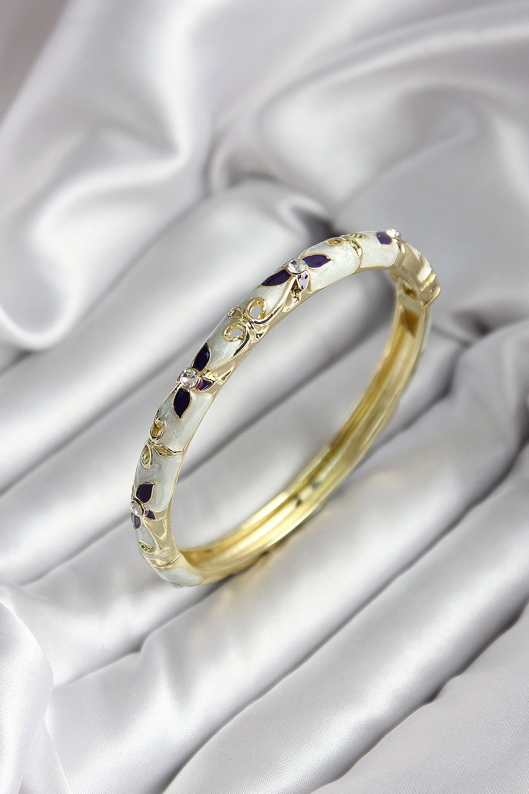 EBJ Mineli Rice Black Flower Patterned Zircon Stone Gold Color Women's Cuff (diameter 60 mm) - Kaneohe