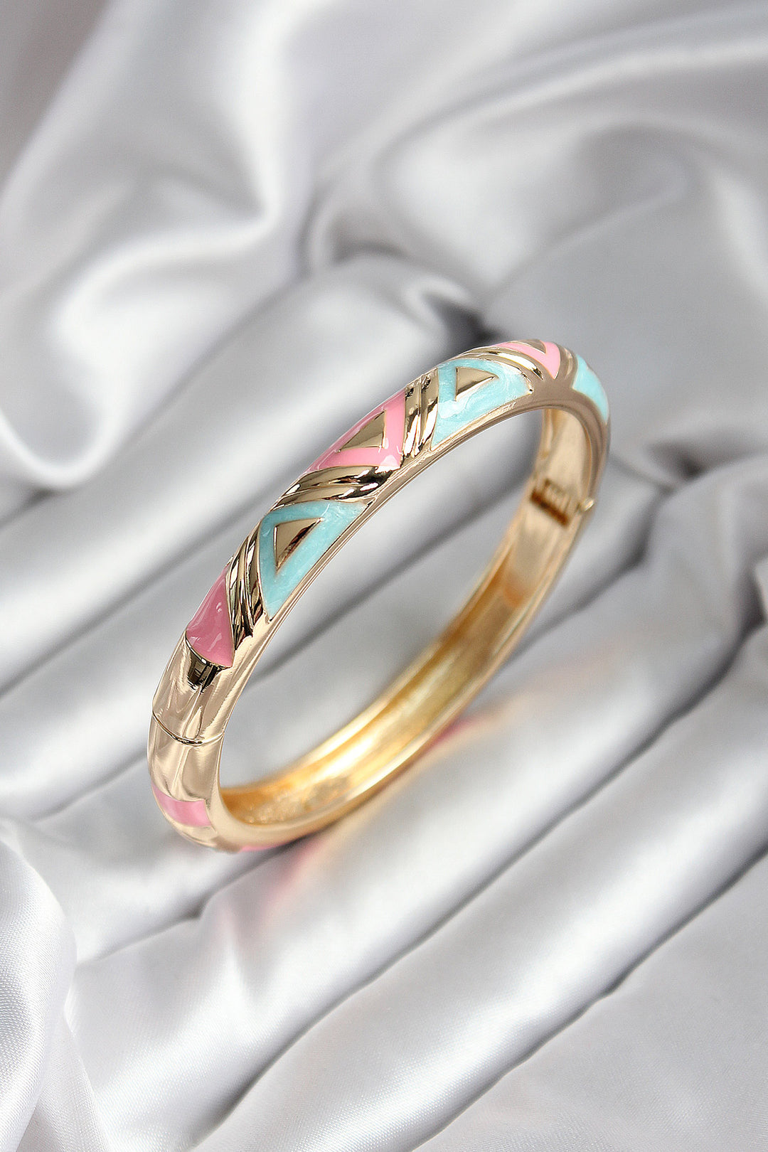 EBJ Mineli Rice Blue And Pink Triangle Patterned Gold Color Women's Cuff (diameter 60 mm) - Geelong
