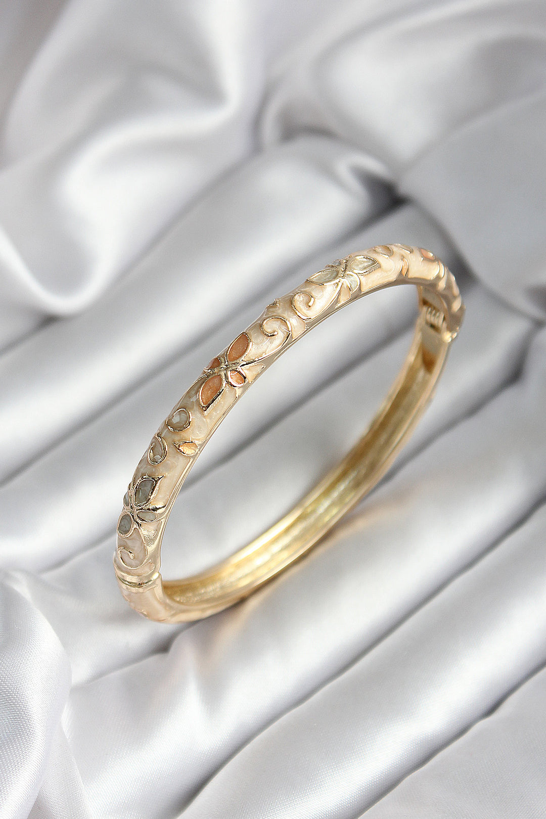 EBJ Mineli Rice Beige Flower Pattern Gold Color Women's Cuff (diameter 60 mm) - Sant’Eufemia Lamezia
