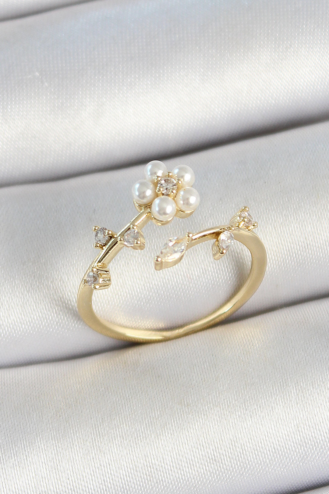 EBJ Rice Pearl Detailed Daisy Figure Zircon Stone Gold Color Adjustable Women's Ring - Alessandria