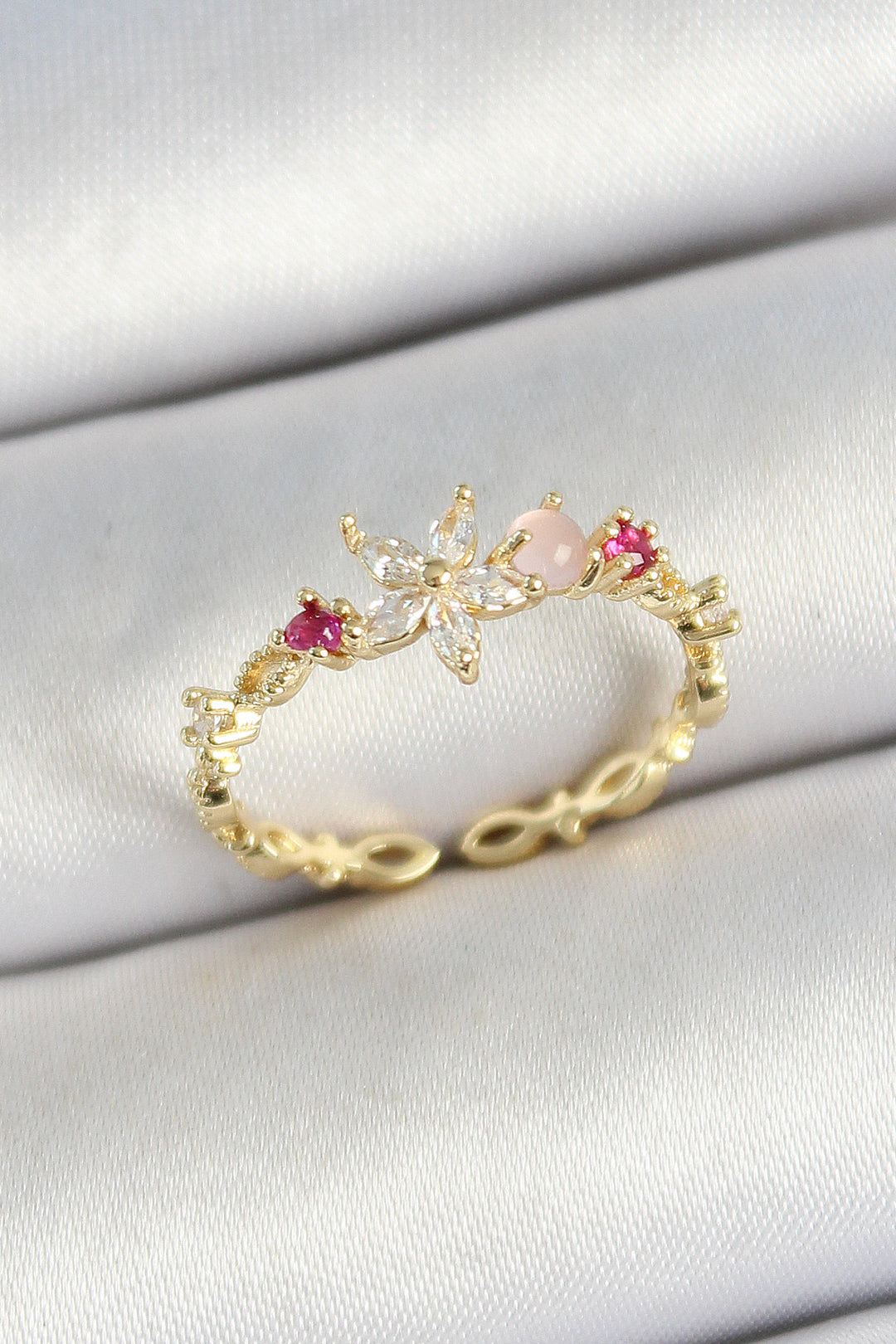 EBJ Rice Daisy Shaped Zircon Stone Gold Color Adjustable Women's Ring - Tacámbaro de Codallos