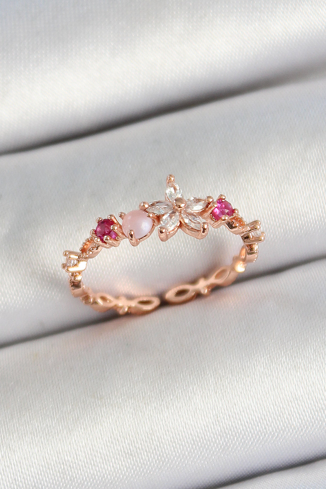 EBJ Rice Daisy Shaped Zircon Stone Rose Gold Color Adjustable Women's Ring - Tilburg