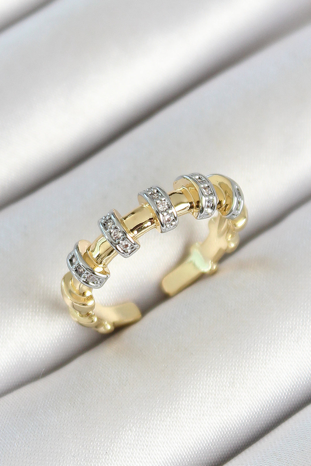 EBJ Rice Ordered Circular Figure Zircon Stone Gold Color Adjustable Women's Ring - Pola de Siero
