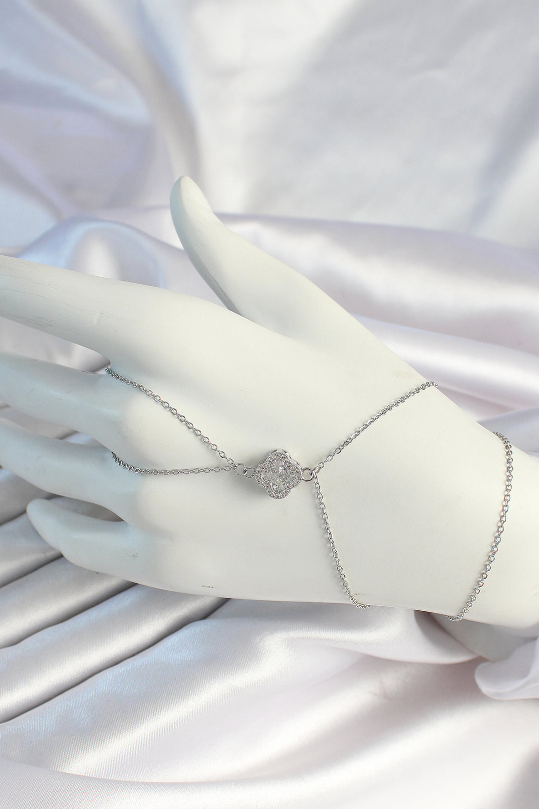 EBJ 316L Stainless Steel Chain Silver Color Clover Serpent with Zircon Stone - Arras
