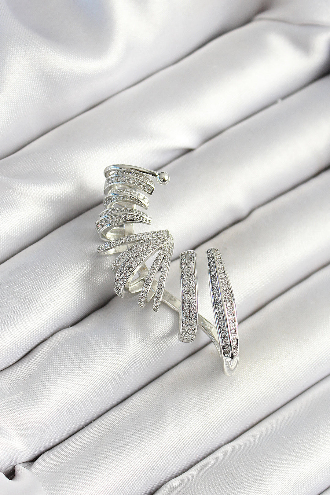 EBJ Silver Color Women's Right Cartilage Earring with Rice Zircon Stone Coating Spiral Figure - Ixtlahuacán de los Membrillos