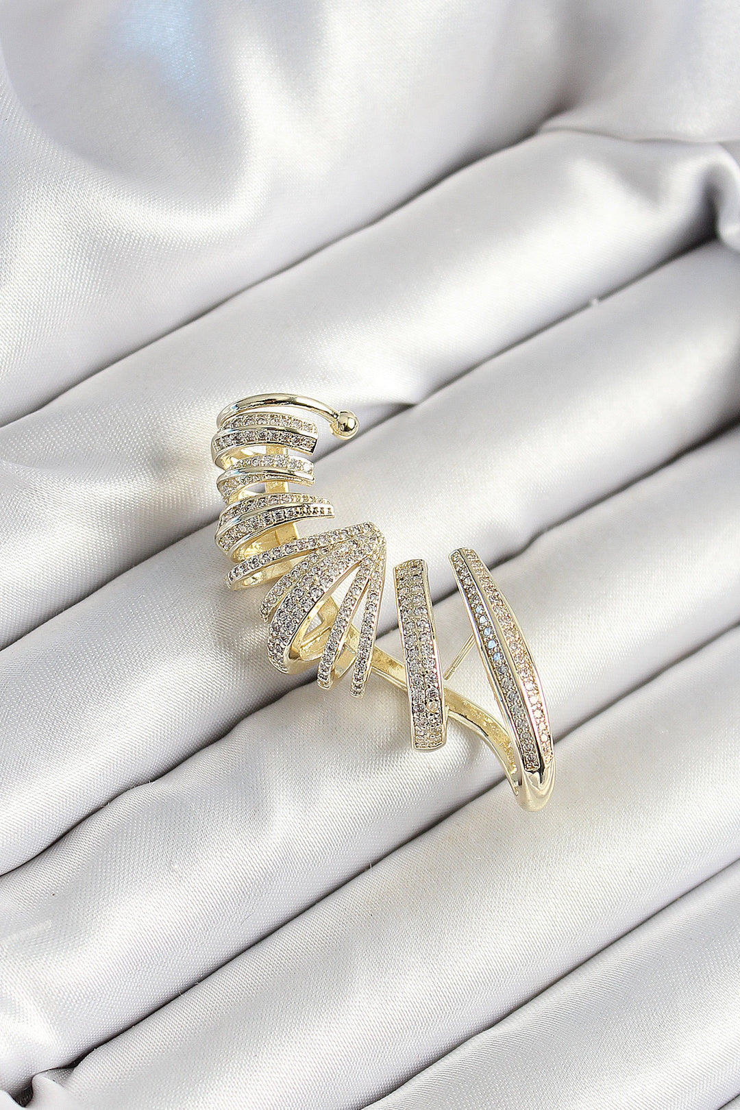 EBJ Spiral Figure Gold Color Women's Right Cartilage Earring with Rice Zircon Stone Coating - Randallstown
