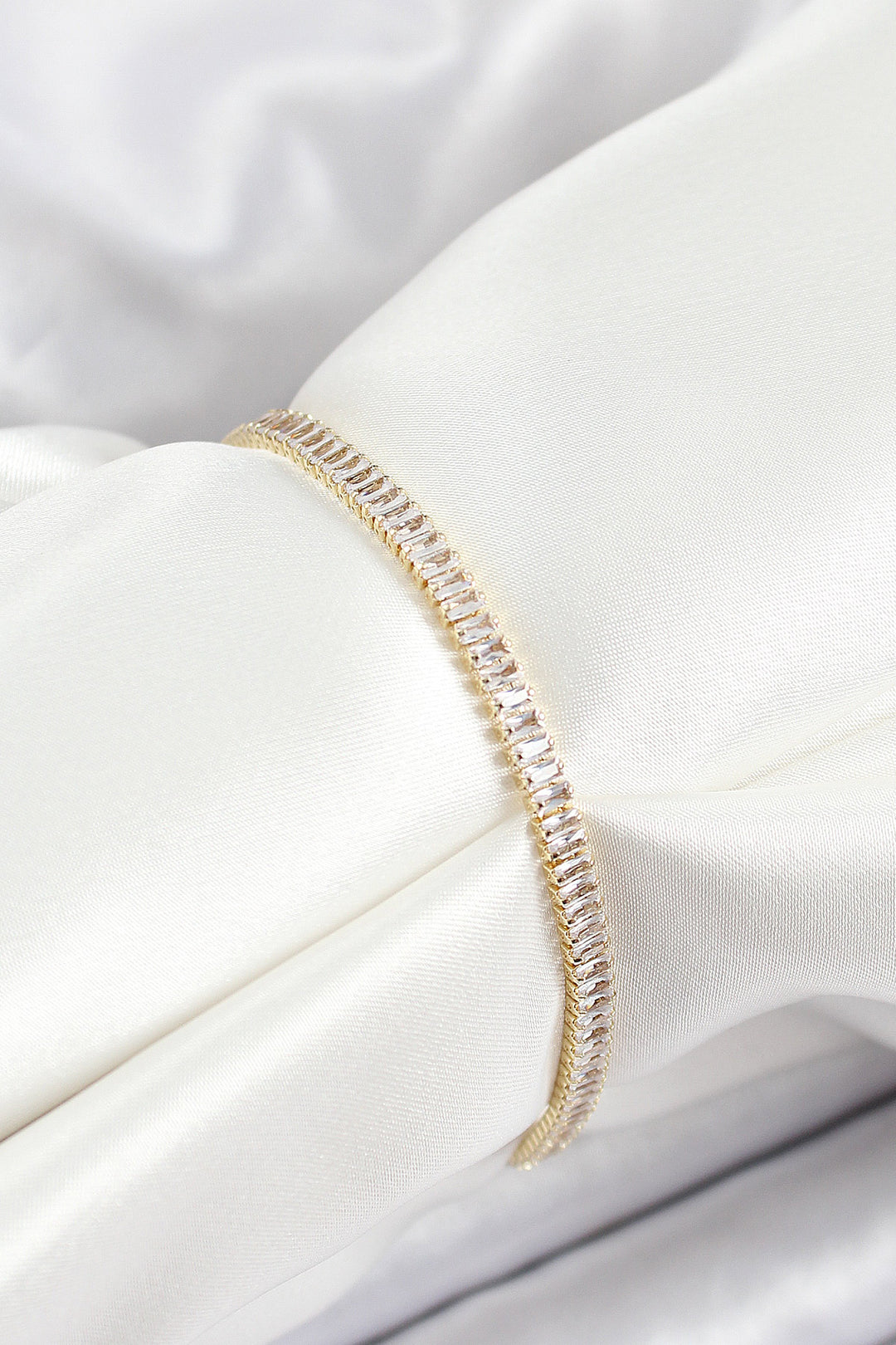 EBJ Rice Zircon Stone Thin Waterway Model Gold Color Women's Bracelet - Rochester