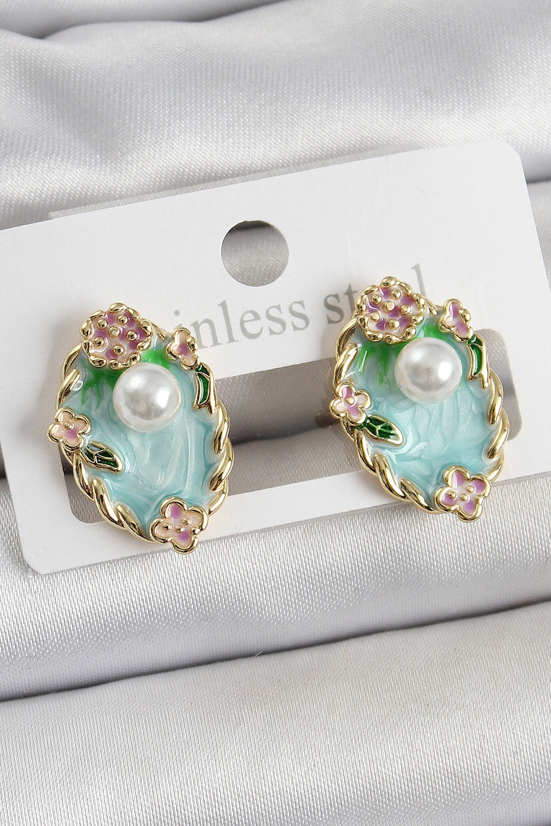 EBJ Rice Green Enamel Pearl Detailed Artistic Portrait Model Gold Color Women's Earrings - Cunduacán