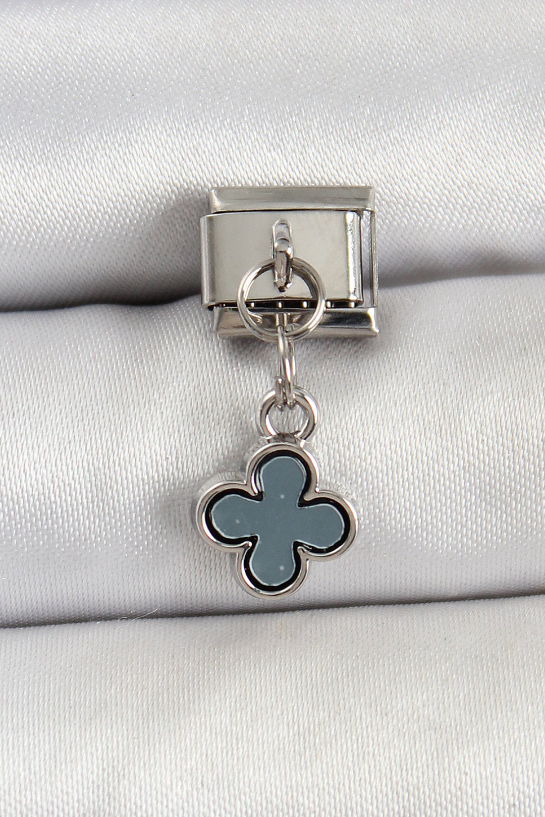 EBJ 316L Stainless Steel Dangling Smoke Mother-of-Pearl Clover Model Silver Color Nomination Charm - Plano
