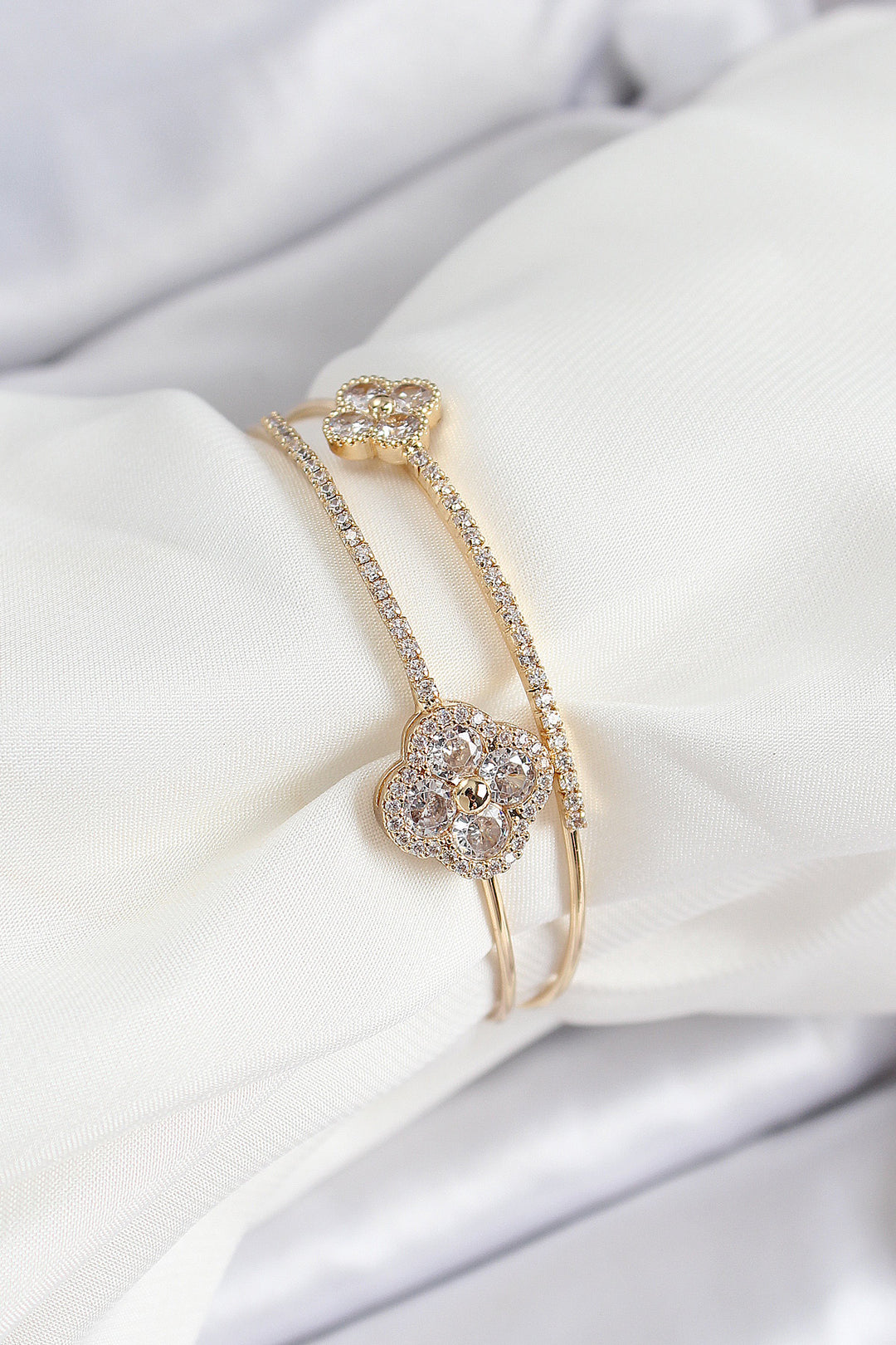 EBJ Rice Gold Color Clover Model 2-Piece Women's Bracelet with Zircon Stone - St. Peters