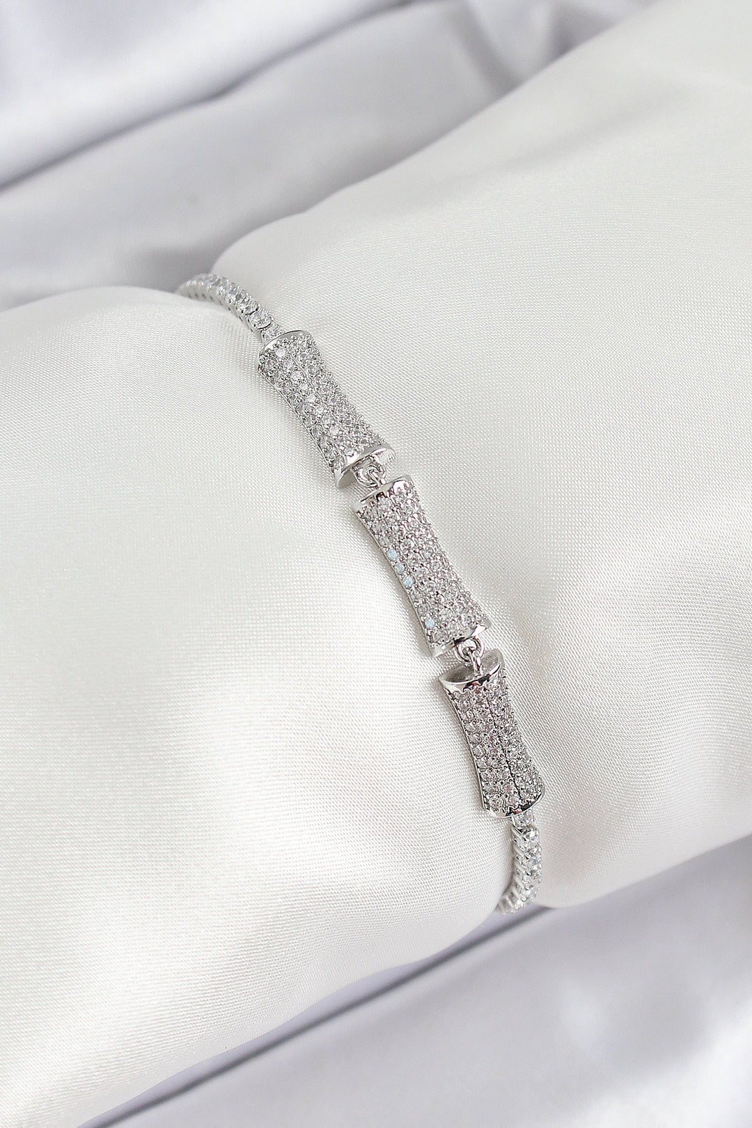 EBJ Rice Silver Color Zircon Stone Bone Model Women's Bracelet - Clermont-Ferrand