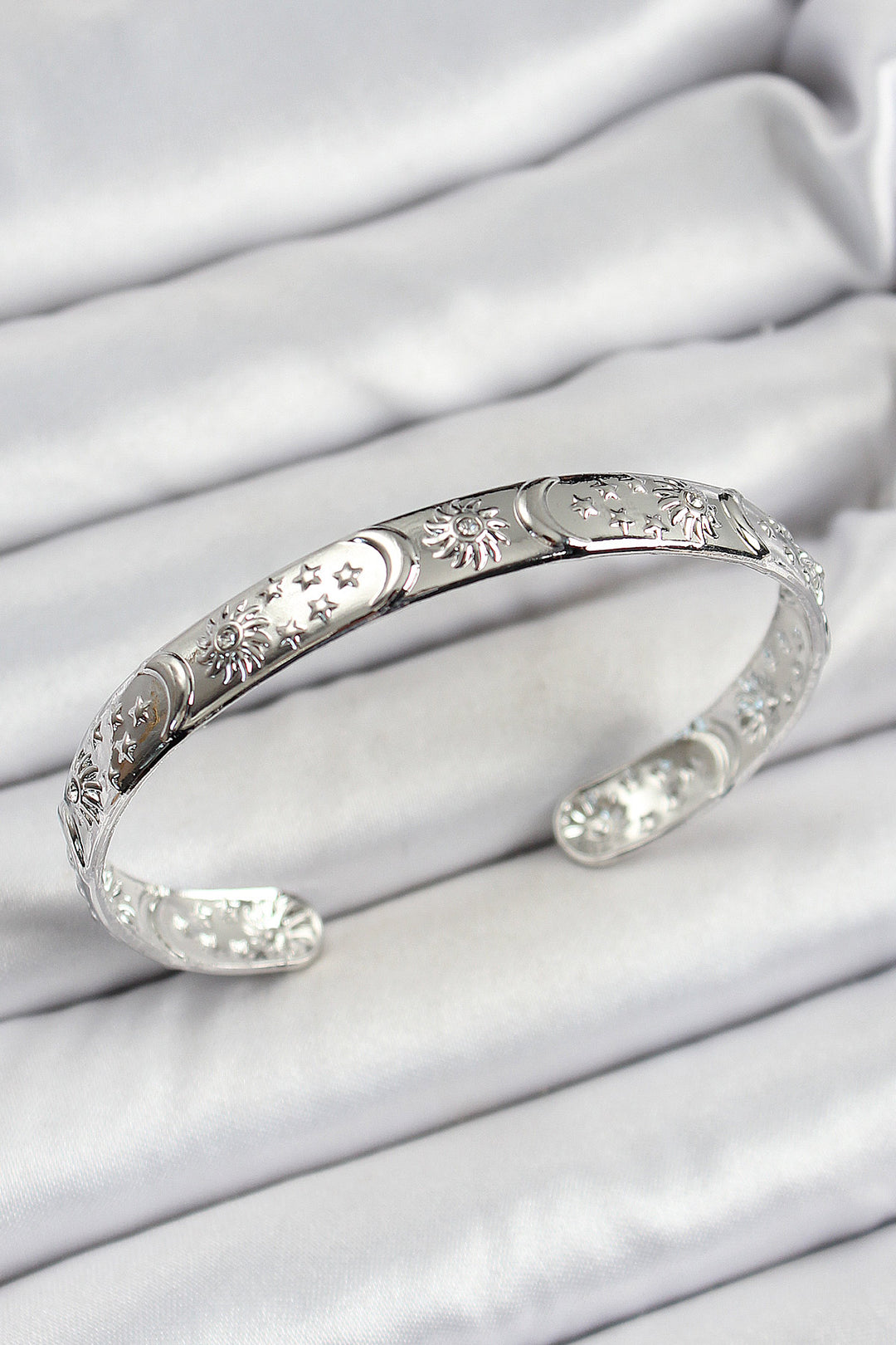 EBJ Rice Silver Color Embroidered Open Bottom Bracelet - Tepeapulco