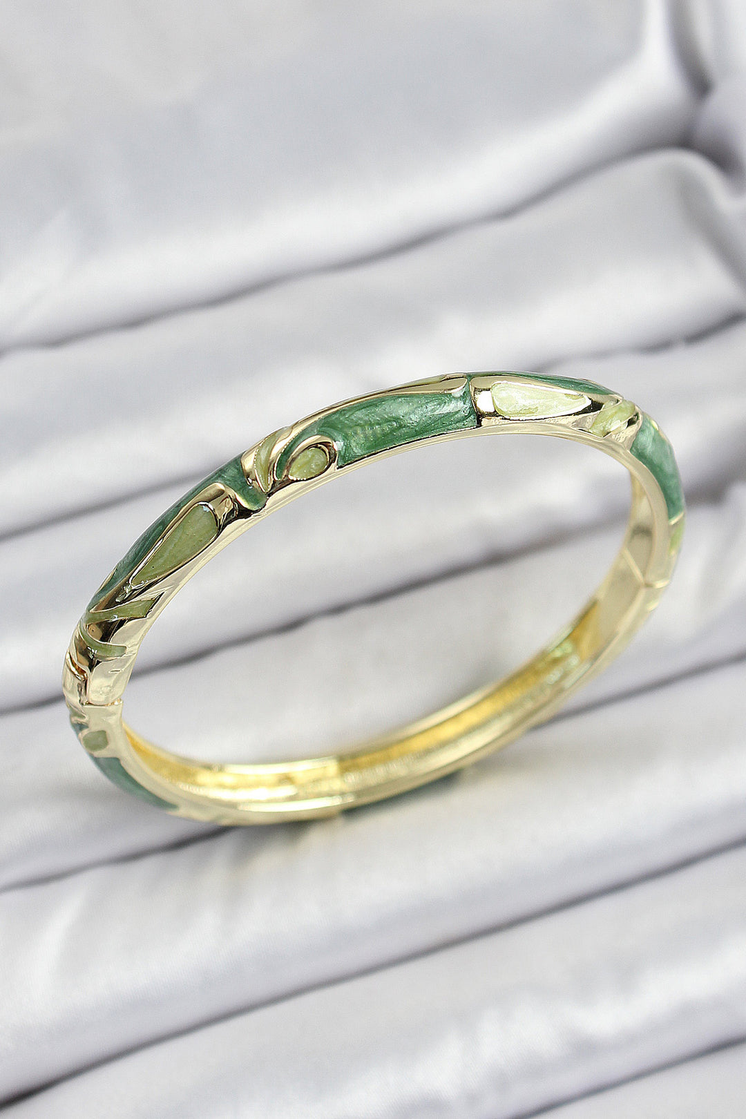 EBJ Mineli Brass Gold Color Green Flower Motif Women's Cuff - Marcq-en-Baroeul