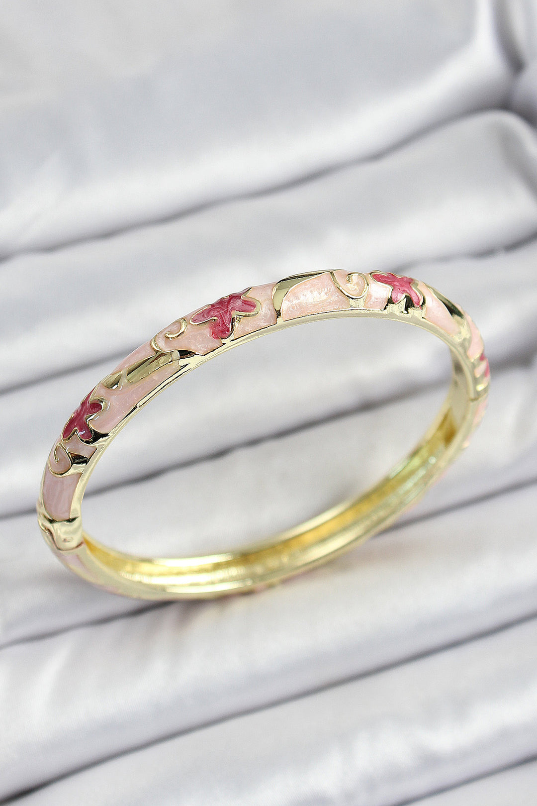 EBJ Mineli Pirinç Pembe Çiçek Motifli Kadın Kelepçe
Enamel Brass Pink Flower Motif Women's Cuff - Duisburg