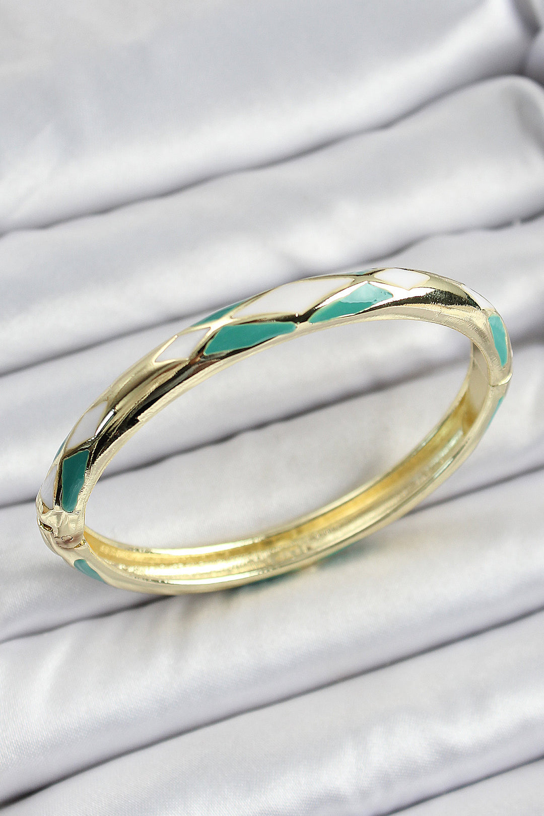 EBJ Mineli Rice Green White Geometric Patterned Women's Cuff - Sheboygan