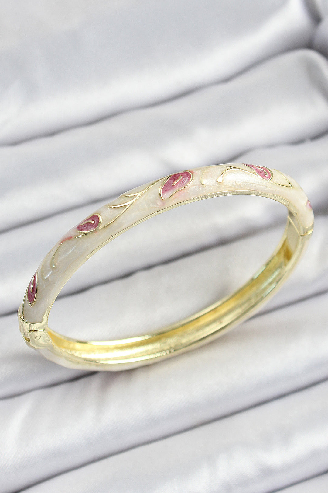 EBJ Mineli Brass Gold Color Cream Bracelet with Flower Motif for Women - Gandía