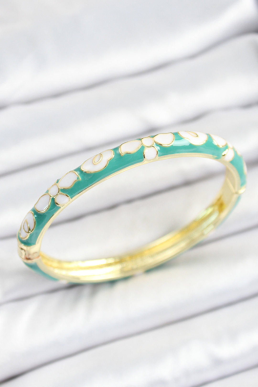 EBJ Mineli Rice White Green Flower Patterned Gold Color Women's Cuff - Cuxhaven