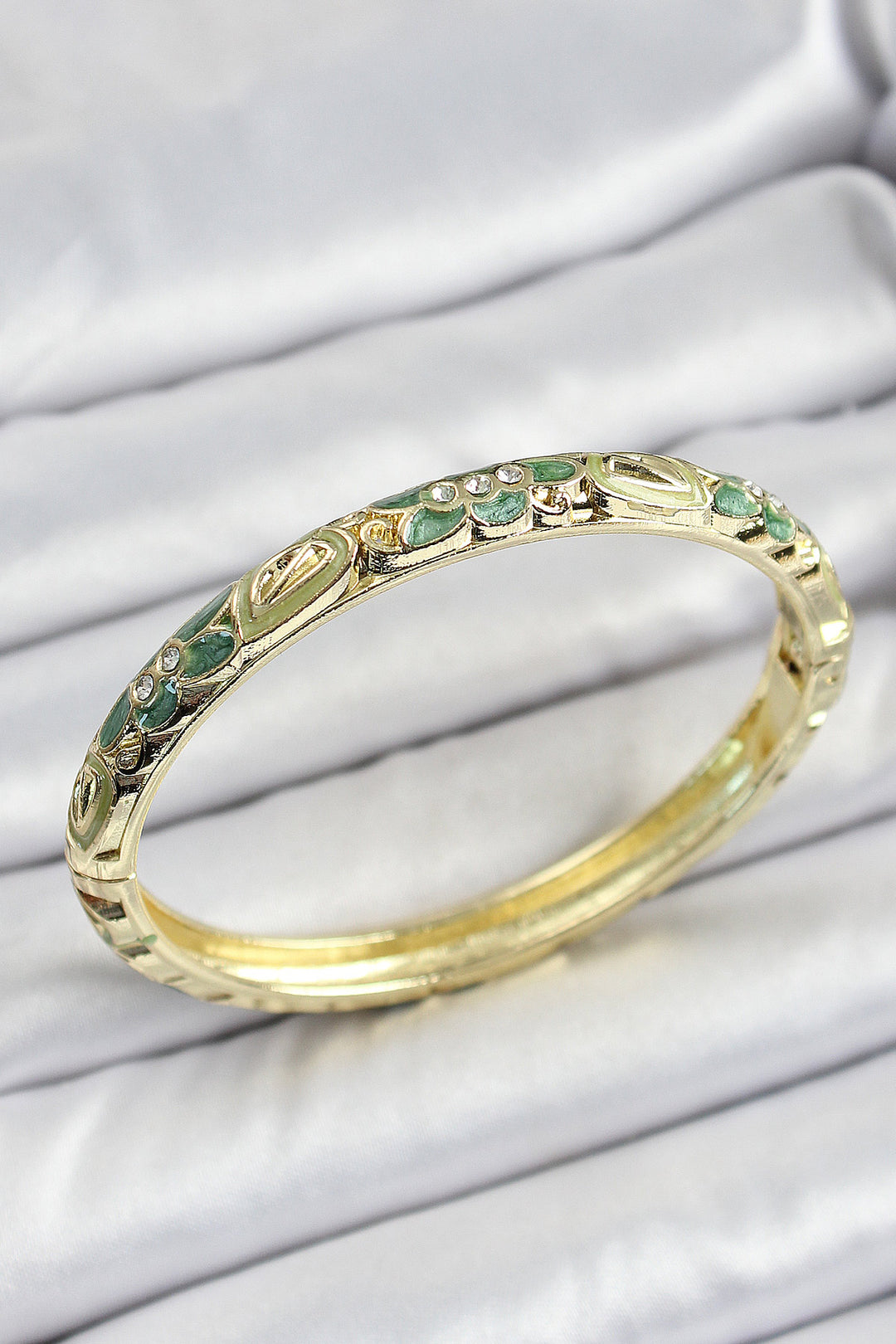 EBJ Mineli Pirinç Yeşil Çiçek Motifli Kadın Kelepçe
Enamel Brass Women's Cuff with Green Flower Motif - Acaxochitlán