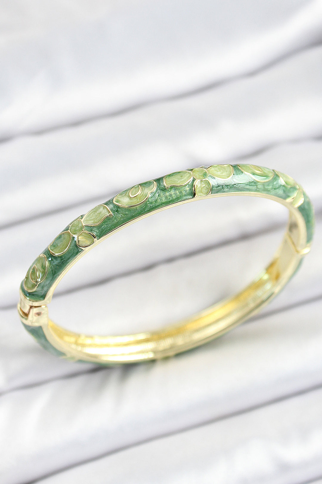 EBJ Mineli Rice Green Flower Patterned Gold Color Women's Cuff - Pabellón de Arteaga