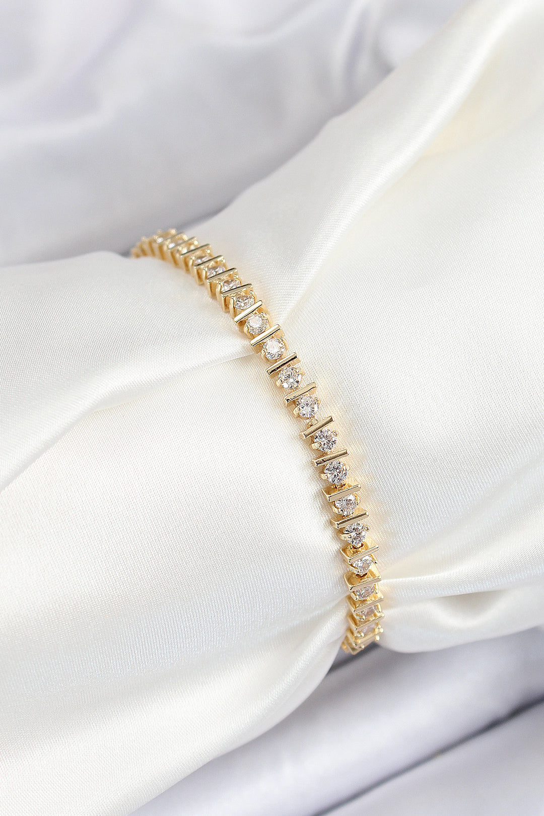 EBJ Rice Row Fence Model Zircon Stone Gold Color VIP Series Women's Bracelet - Paisley