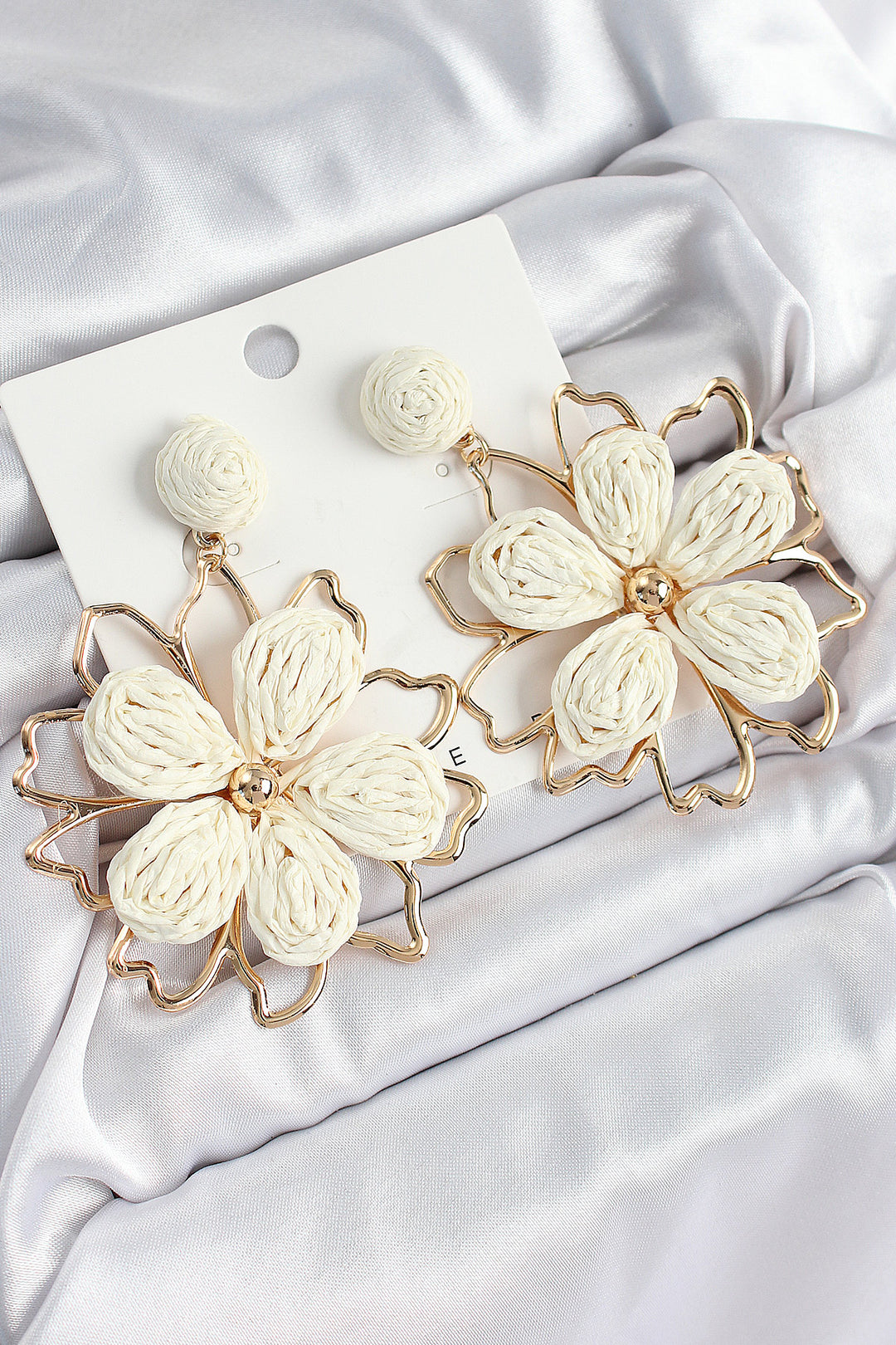 EBJ Rice Cream Flower Model Gold Color Women's Straw Earrings - Porta Westfalica