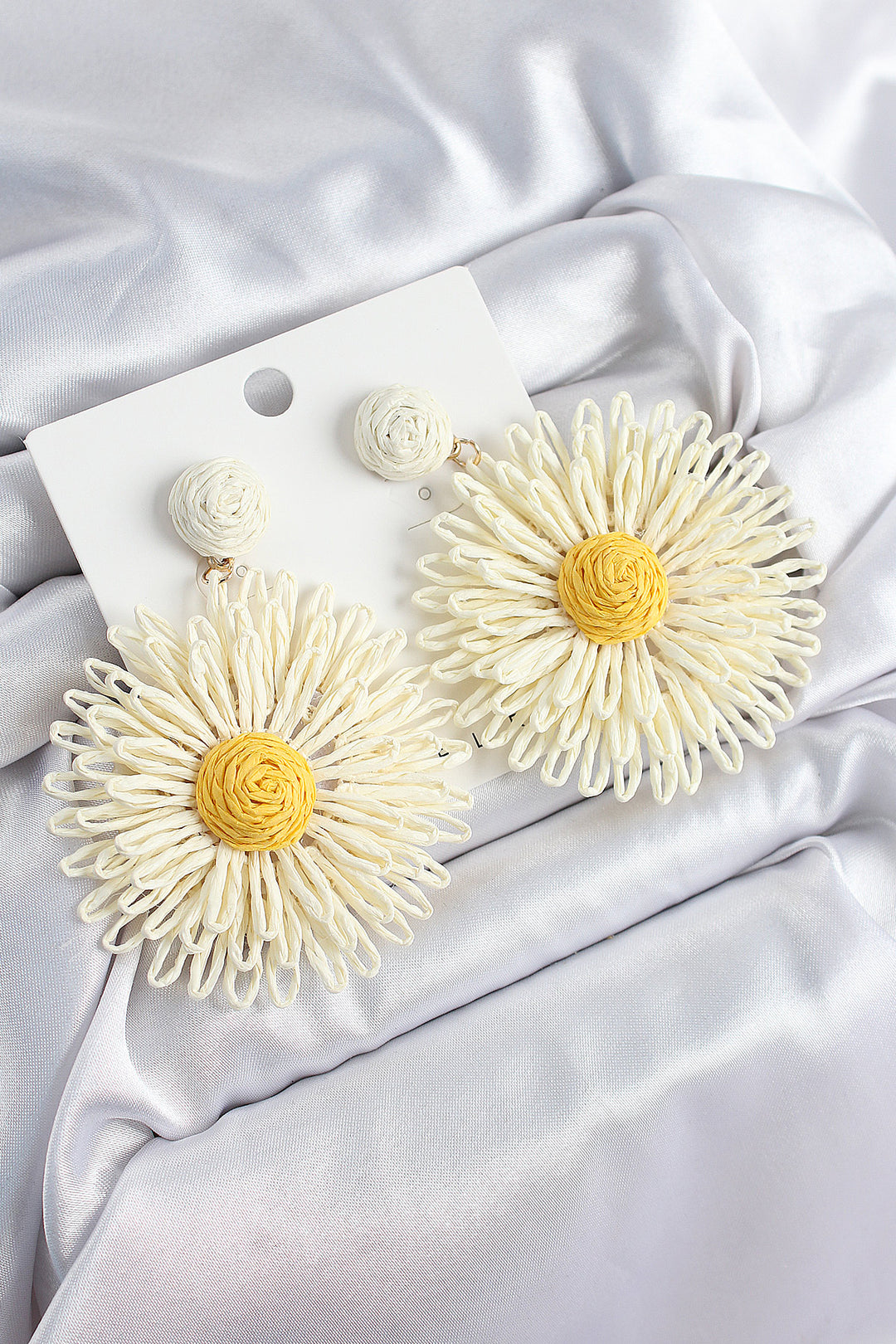 EBJ Rice Cream Daisy Model Gold Color Women's Straw Earrings - La Laguna