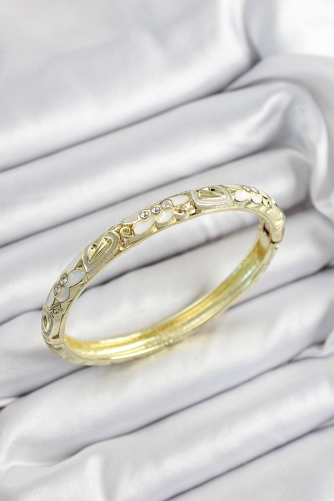 EBJ Enamel Rice Zircon Stone Gray White Flower Motif Gold Color Women's Bracelet - Bristol