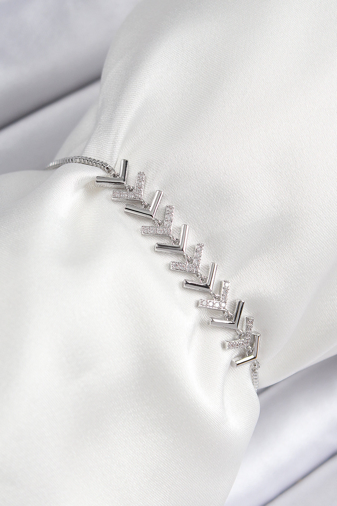 EBJ Rice Zircon Stone Sequined Arrow Model Silver Color Elevator Women's Bracelet - Querétaro