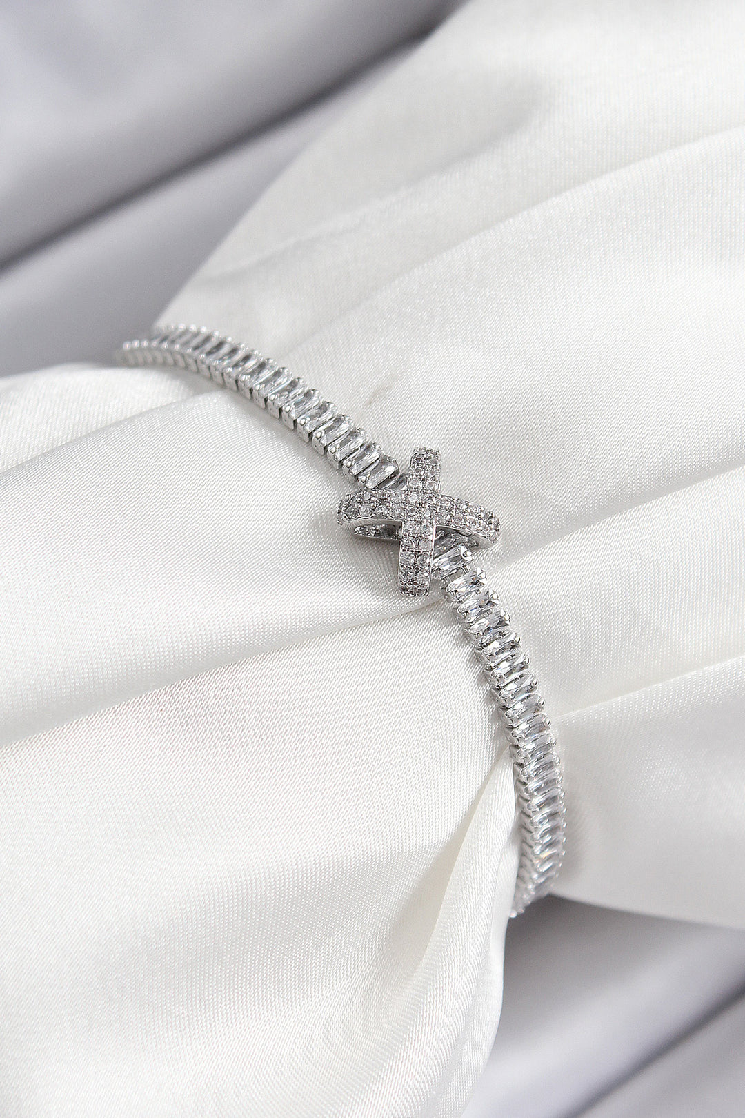 EBJ Rice Zircon Stone X Detailed Waterway Model Silver Color Elevator Women's Bracelet - East Providence