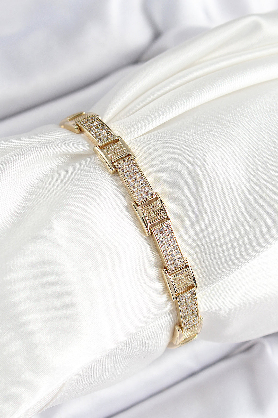 EBJ Xuping Brass Piece Gourmet Model Gold Color Women's Bracelet - Pomona