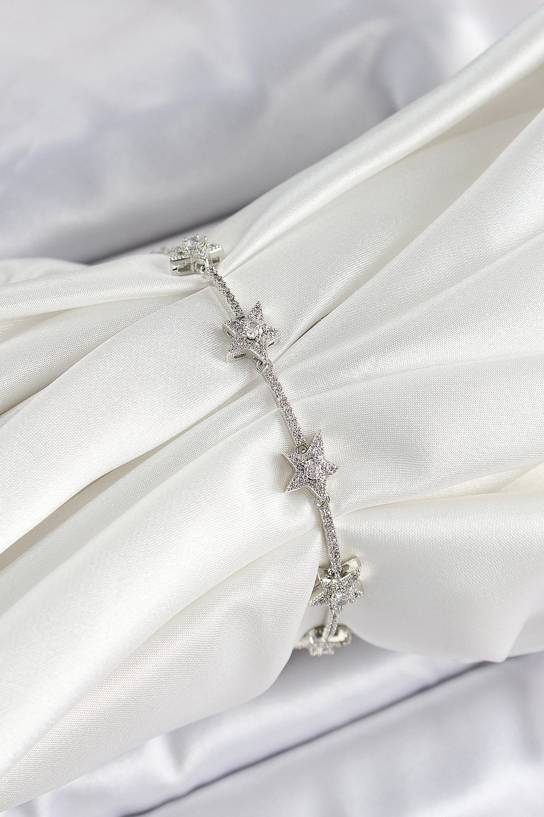 EBJ Rice Zircon Stone Lined Star Model Silver Color Women's Bracelet - Xalapa