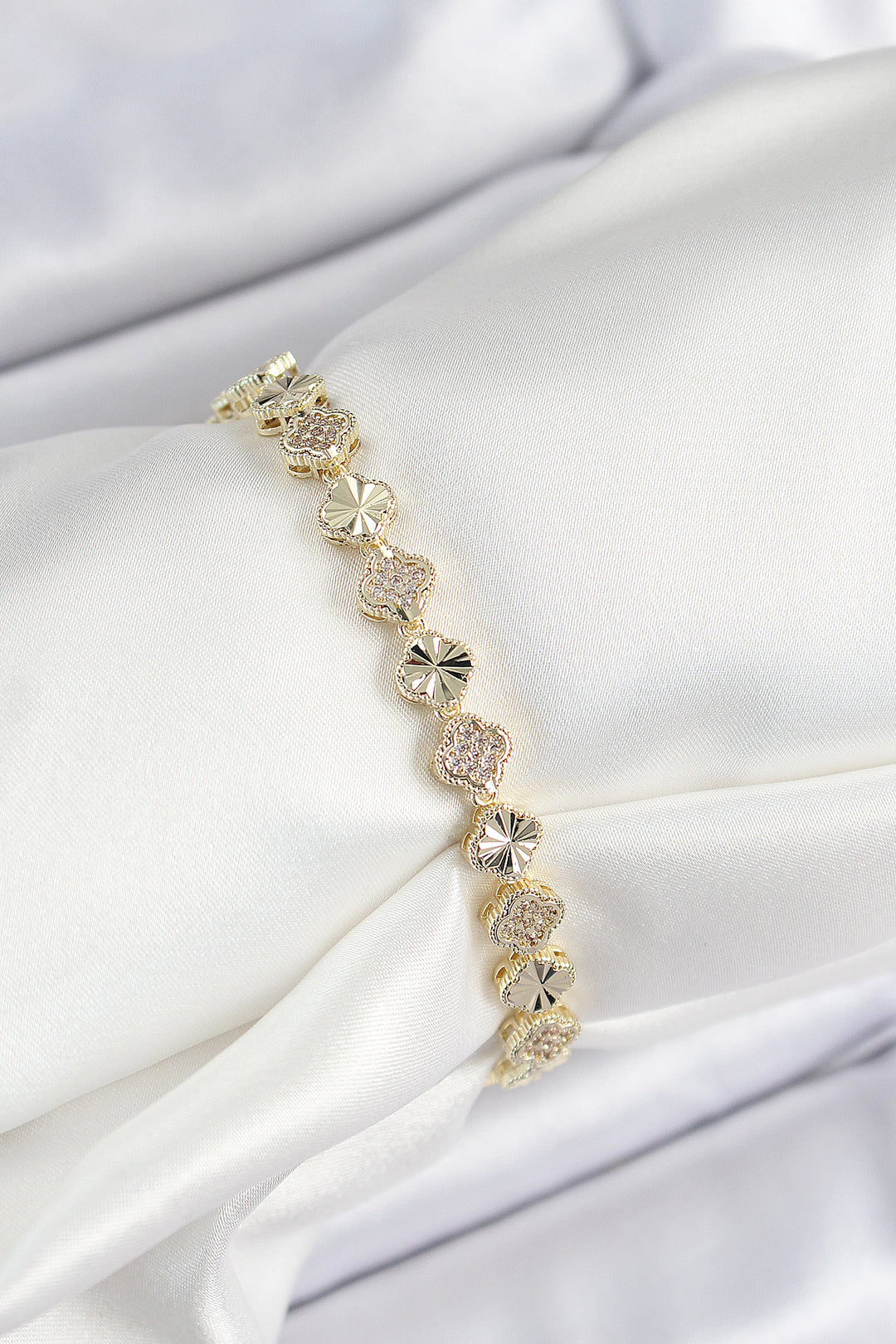 EBJ Rice Zircon Stone Sequined Clover Model Gold Color Women's Bracelet - Darmstadt