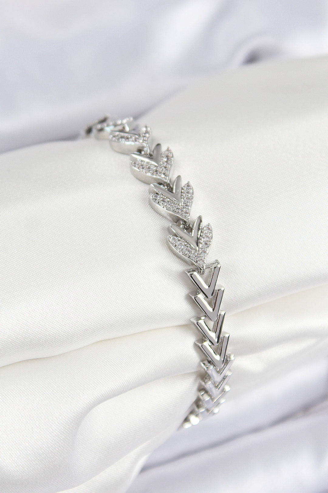 EBJ Rice Zircon Stone Lined Arrow Model Silver Color Women's Bracelet - Sheffield