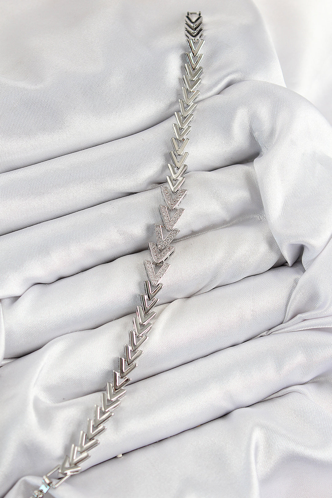 EBJ Rice Zircon Stone Sequined Arrow Model Silver Color Women's Bracelet - El Ejido