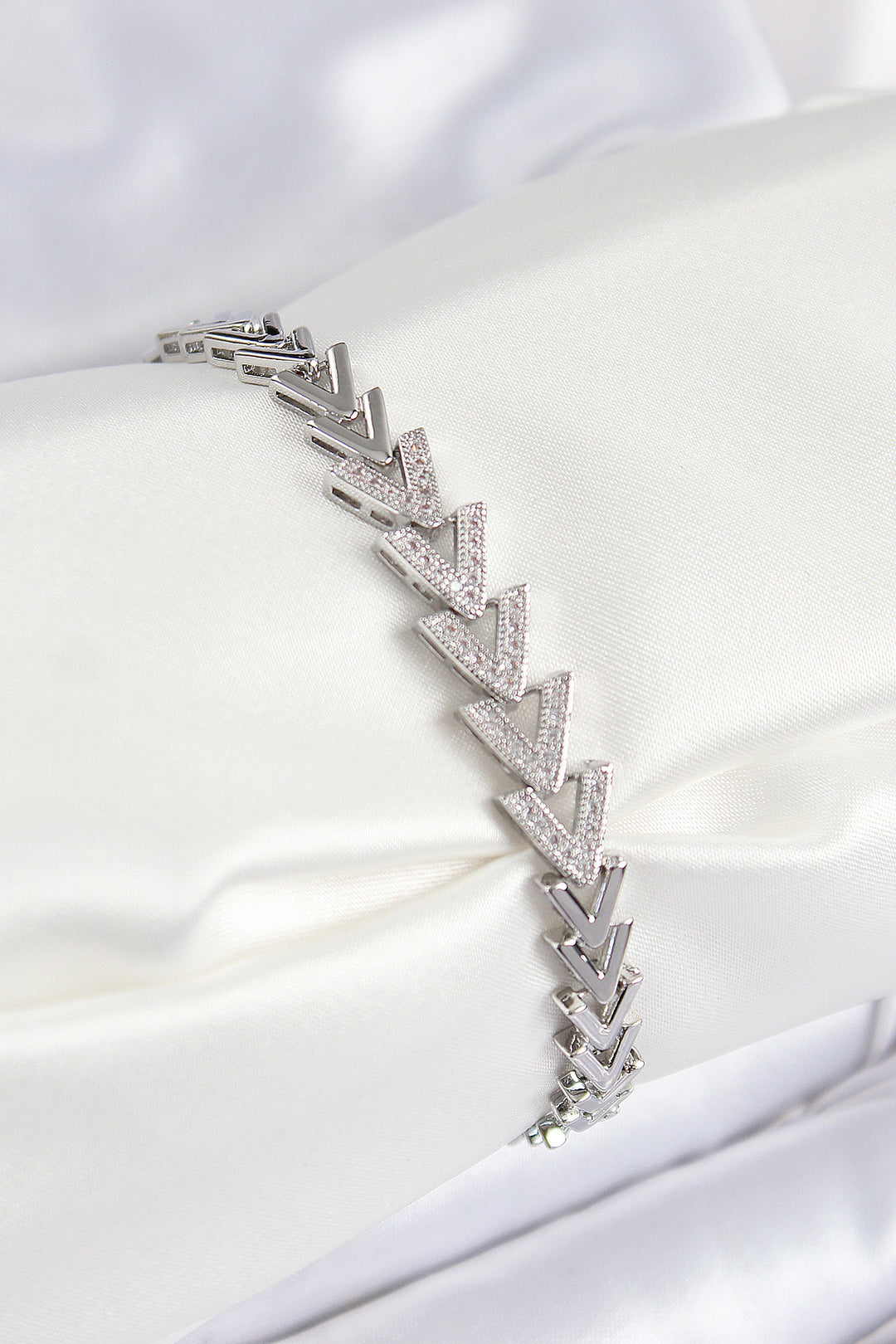 EBJ Rice Zircon Stone Sequined Arrow Model Silver Color Women's Bracelet - El Ejido