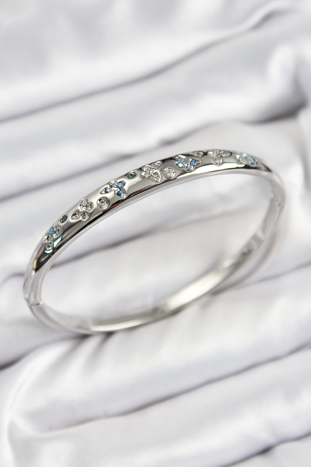 EBJ Rice Zircon Stone Butterfly Model Silver Color Women's Cuff - Escondido