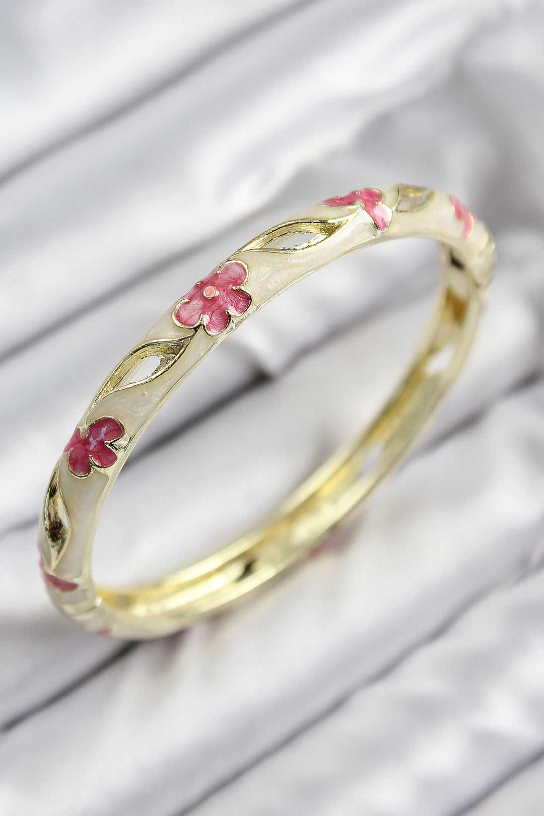 EBJ Mineli Rice Flower Motif Gold Color Women's Cuff - Pomigliano d’Arco