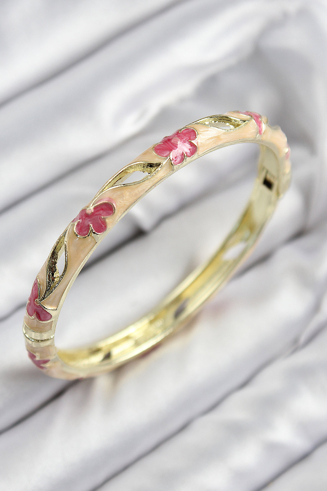EBJ Gold Color Women's Bracelet with Mineli Rice Flower Motif - Aves